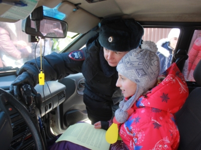 Автоинспекторы и школьники Горно-Алтайска провели профилактическое мероприятие «Дети и дорога»