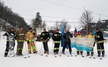 Пожарно-спасательный флешмоб на лыжах, сноубордах и коньках