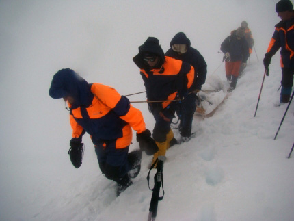На Алтае в районе ледника Маашей спасатели ищут провалившегося в расщелину туриста