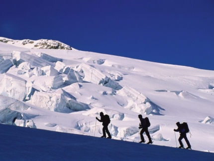 Альпинисты взошли на горную вершину в честь Дня Победы