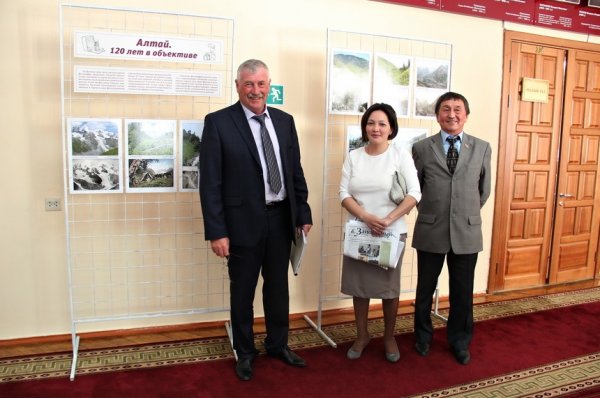В Парламенте республики работает фотовыставка «Катунский хребет - 120 лет в фотообъективе»