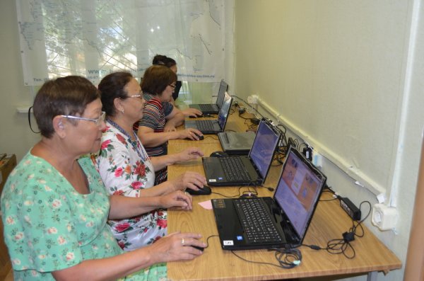 Пенсионеров Горно-Алтайска приглашают на бесплатные компьютерные курсы