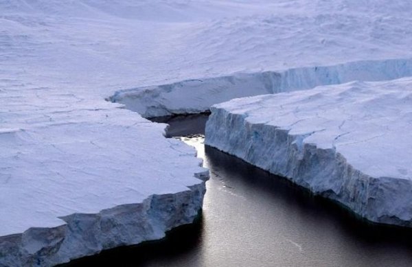 Полынья размером с Республику Алтай появилась в Антарктиде