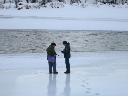 В Республике Алтай сотрудники МЧС предостерегают жителей от выхода на лёд