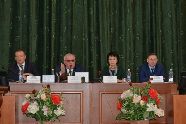 Александр Бердников провел совещание с главами районов и сельских поселений республики
