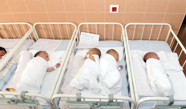 Почти 300 малышей родилось в Горном Алтае в апреле