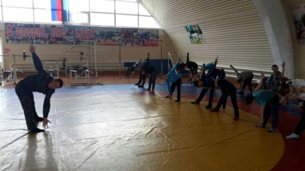 Школьники районных центров Республики Алтай стали участниками Всероссийской акции «Зарядка со стражем порядка»