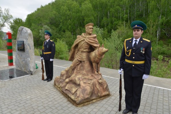 Памятник воинам-пограничникам открыли в Горно-Алтайске