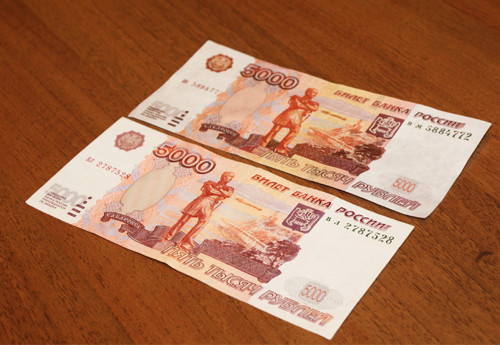 В Республике Алтай банки выявили фальшивки номиналом 500 и 5000 рублей