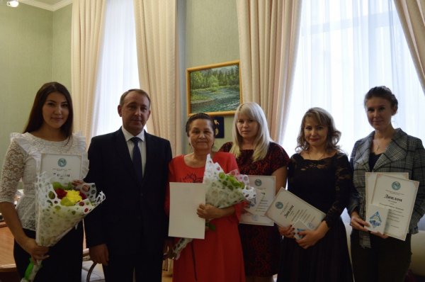 Победителей конкурса фотографий с любимым учителем чествовали в Горно-Алтайске