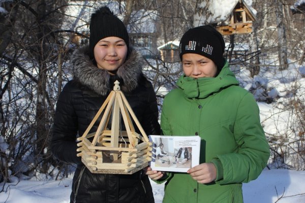 Акция «Помоги зимующим птицам» проходит в Усть-Коксинском районе