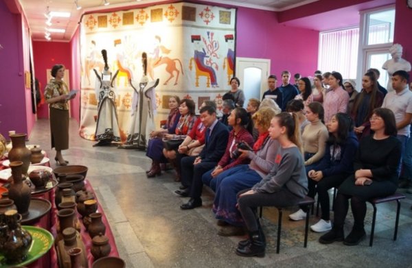 Выставка декоративно-прикладного искусства открылась в городской художественной школе