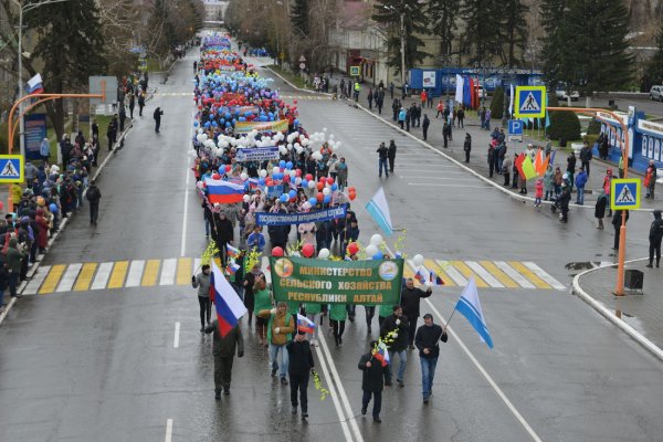 Праздничное шествие трудовых коллективов прошло в Горно-Алтайске