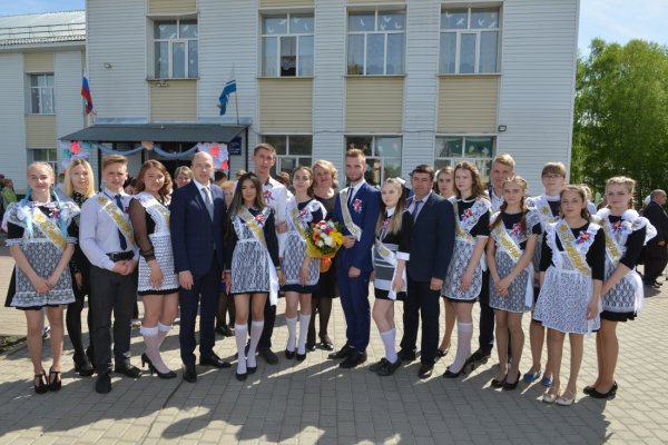 Врио Главы Республики Алтай поздравил учащихся с окончанием школы