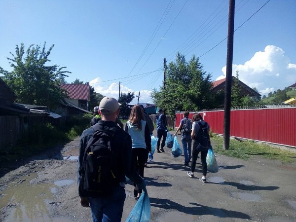 Молодежный трудовой отряд продолжает свою работу в Горно-Алтайске