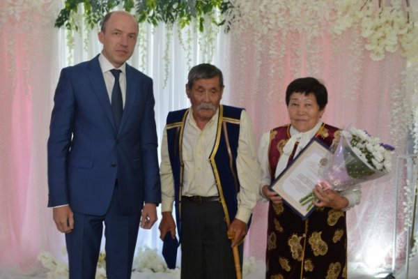 Олег Хорохордин поздравил супружеские пары с Днем семьи, любви и верности