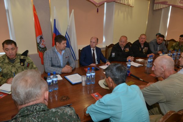 Олег Хорохордин поддержал инициативу создания в регионе правового центра для ветеранов