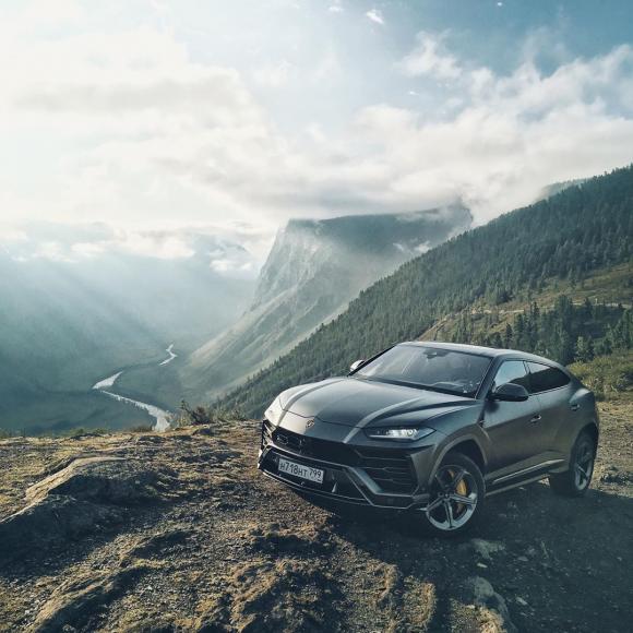 Итальянские Lamborghini проходят испытания в горах Алтая
