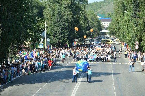 Парад первоклассников прошел в Горно-Алтайске в День города