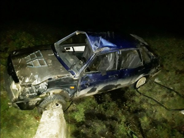 В Усть-Коксинском районе в результате опрокидывания автомобиля пострадали два пассажира