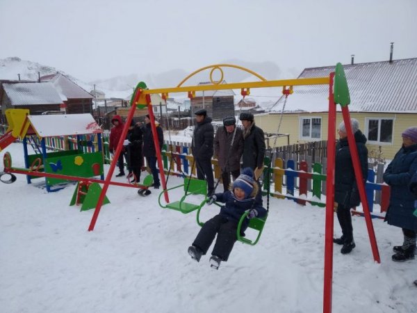 Шесть детских площадок построили в районах Республики Алтай по инициативе жителей