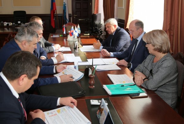 Олег Хорохордин и Павел Акилин обсудили развитие электросетевого комплекса Республики Алтай