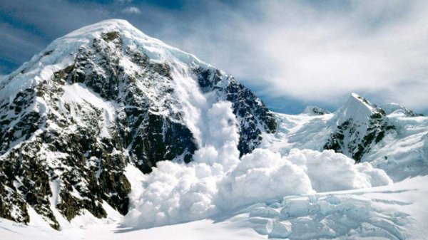 Спасатели предупредили о возросшей лавиноопасности в горах Алтая