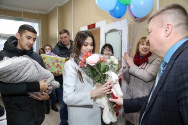 Министр здравоохранения поздравил с выпиской 500-го малыша, рожденного в Перинатальном центре