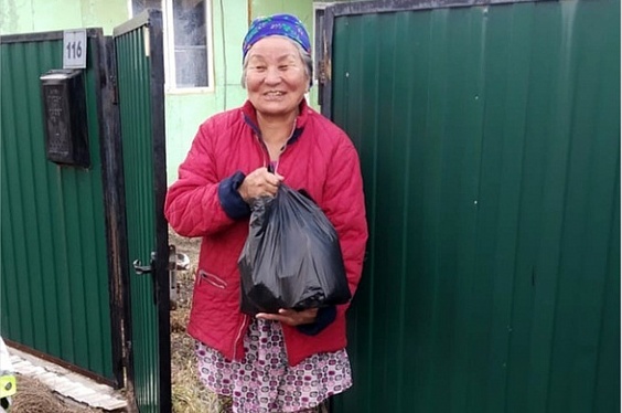 Волонтерский штаб доставил более 130 продуктовых наборов пожилым людям Горно-Алтайска