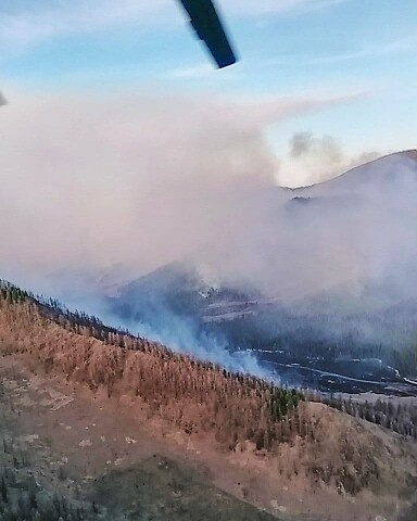 В Республике Алтай эвакуировали орешников, отрезанных лесным пожаром 