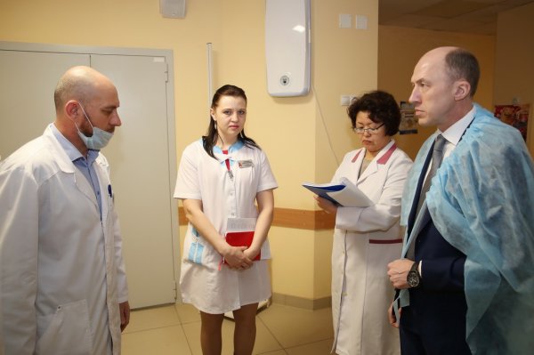 Олег Хорохордин проверил перепрофилированные помещения республиканской больницы
