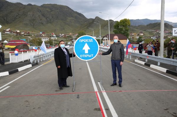 Олег Хорохордин открыл новый мост в селе Онгудай