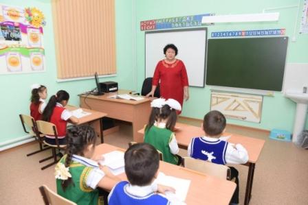 Педагоги Республики Алтай получили первые доплаты за классное руководство
