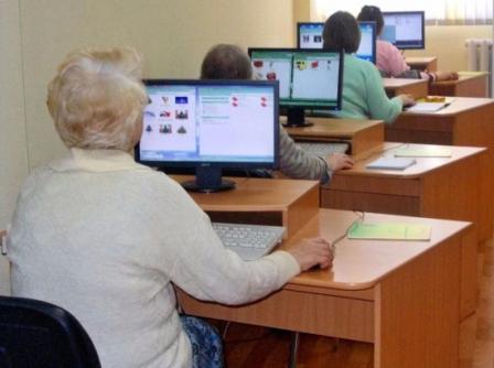 Курсы компьютерной грамотности для жителей старшего возраста проходят в регионе