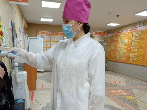Волонтеры-медики помогают врачам в медицинских учреждениях Республики Алтай