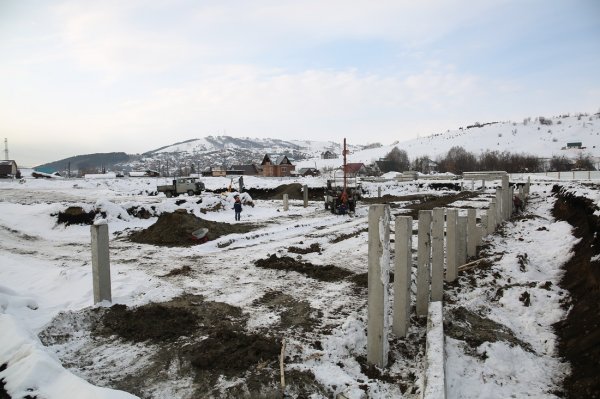 Олег Хорохордин проконтролировал строительство детского сада в Горно-Алтайске