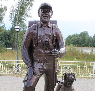 Пилигрим на въезде в Республику Алтай признан одной из самых необычных скульптур России