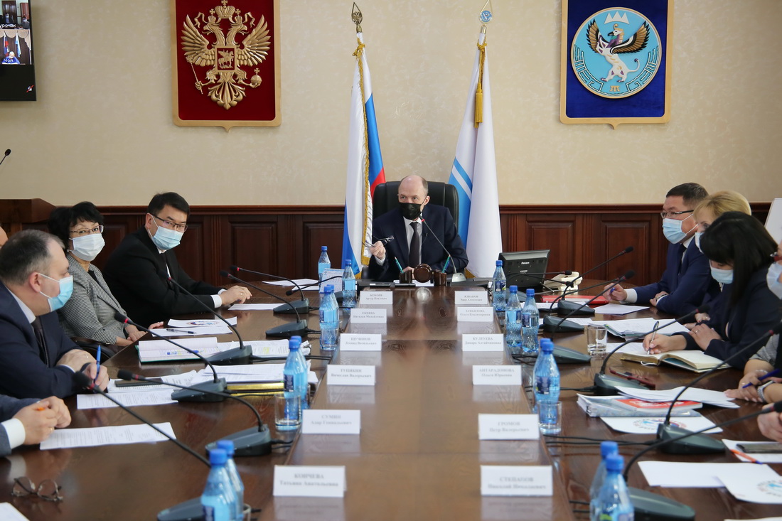 Олег Хорохордин провел заседание оргкомитета по подготовке юбилейных мероприятий Республики Алтай