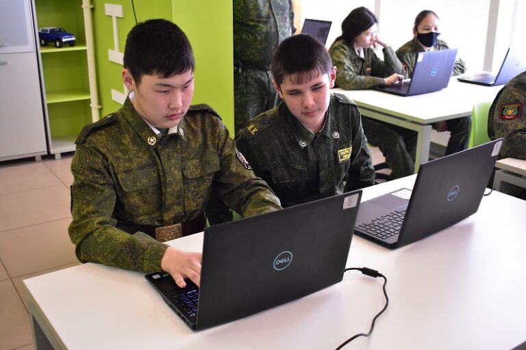 Педагоги «Кванториума-04» проводят мастер-классы для школьников Республики Алтай