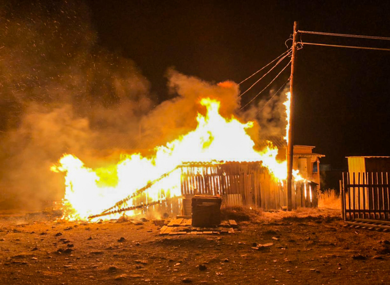 В Ташанте жители, пограничники и пожарные общими усилиями предотвратили крупный пожар