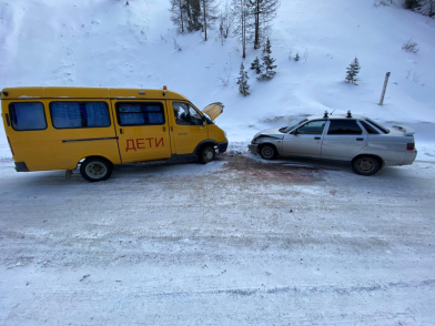 Авария со школьным автобусом произошла в Республике Алтай