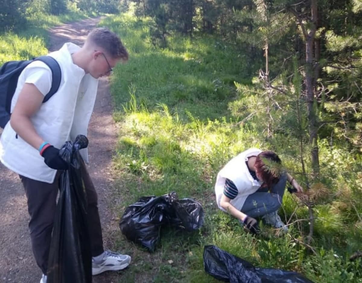 «Тропу здоровья» на горе Комсомольской очистили молодогвардейцы