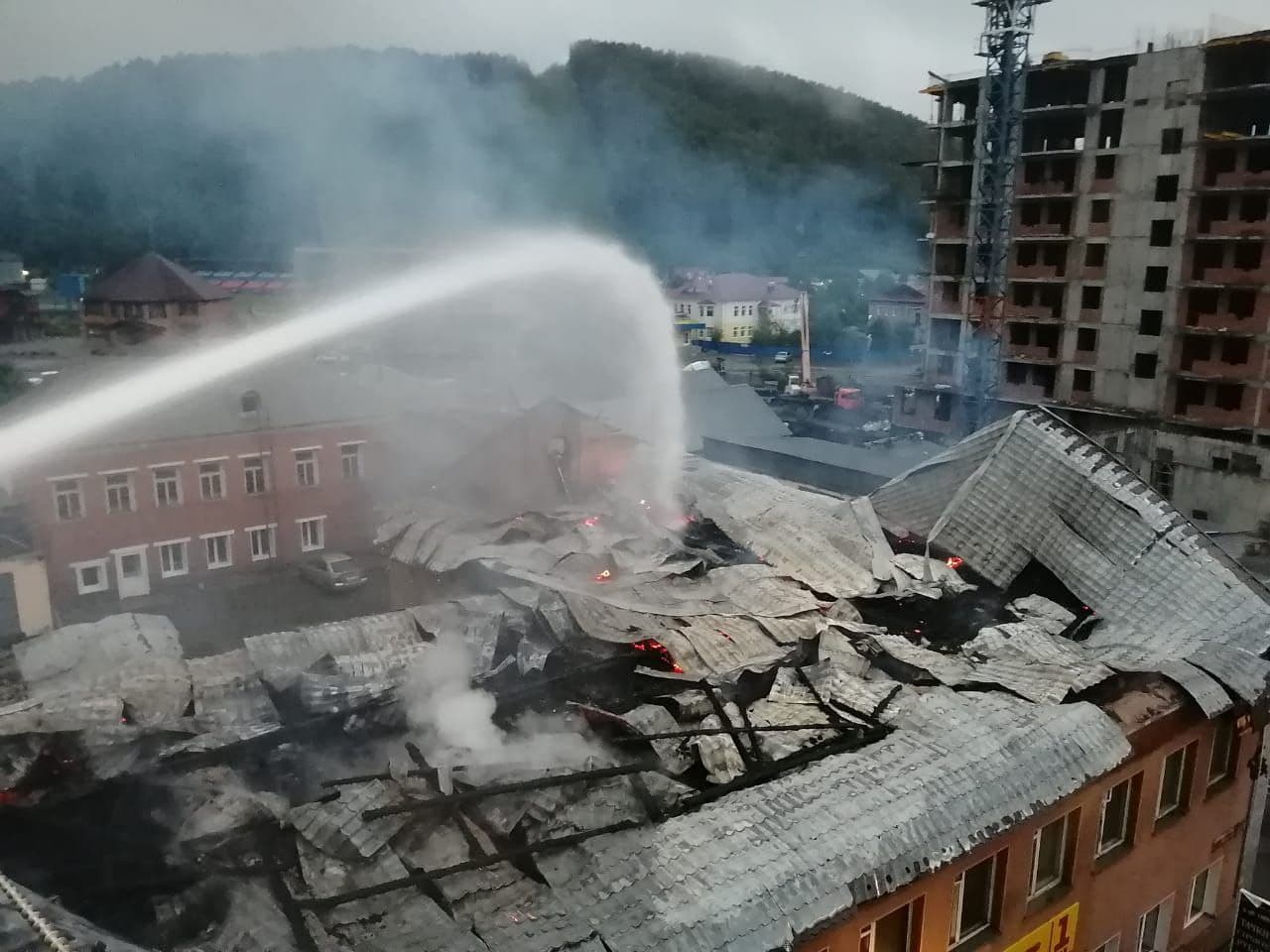 Очередной крупный пожар произошел в Горно-Алтайске минувшей ночью
