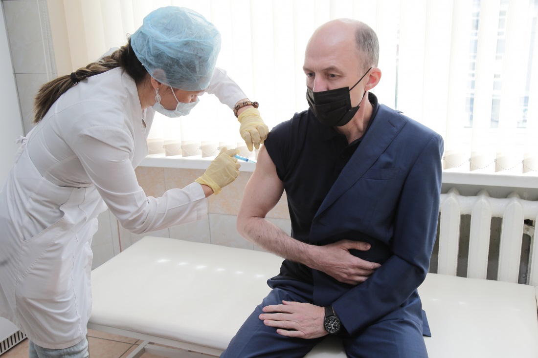 Олег Хорохордин вакцинировался от коронавируса