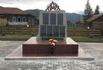 В Усть-Коксинском районе обустроили памятник участникам Великой Отечественной войны