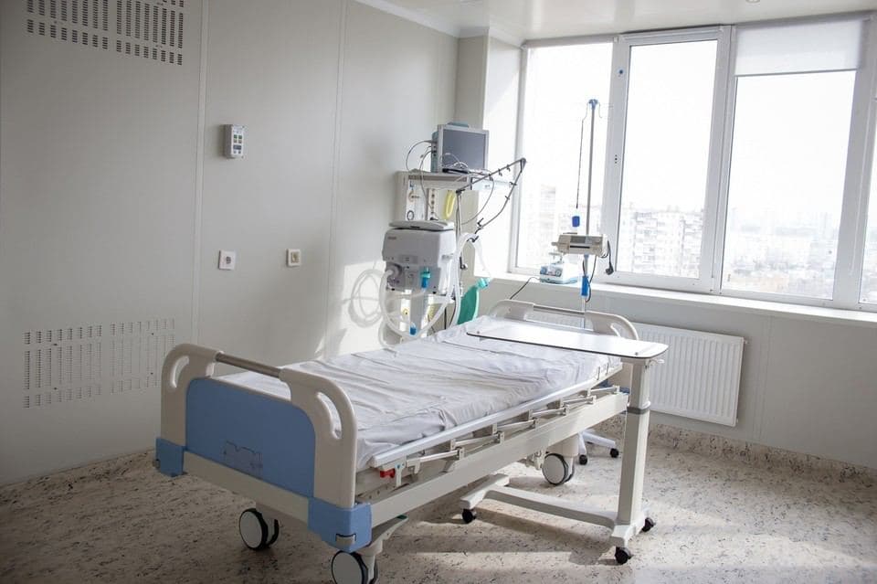 В Челябинске от коронавируса умер врач-антипрививочник