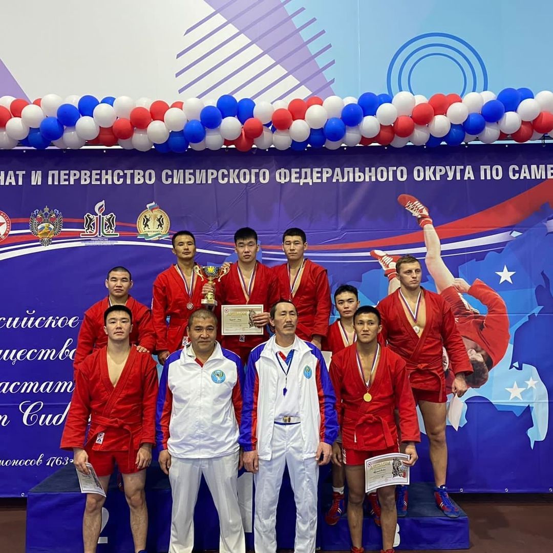 Алтайские спортсмены успешно выступили на чемпионате Сибири по самбо