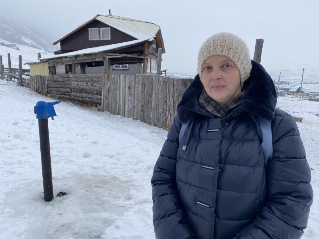 После обращения к Президенту около участка многодетной семьи в Республике Алтай установили водоколонку