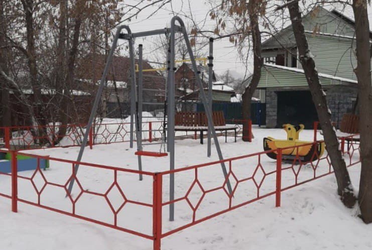 Новая детская площадка появилась в Горно-Алтайске