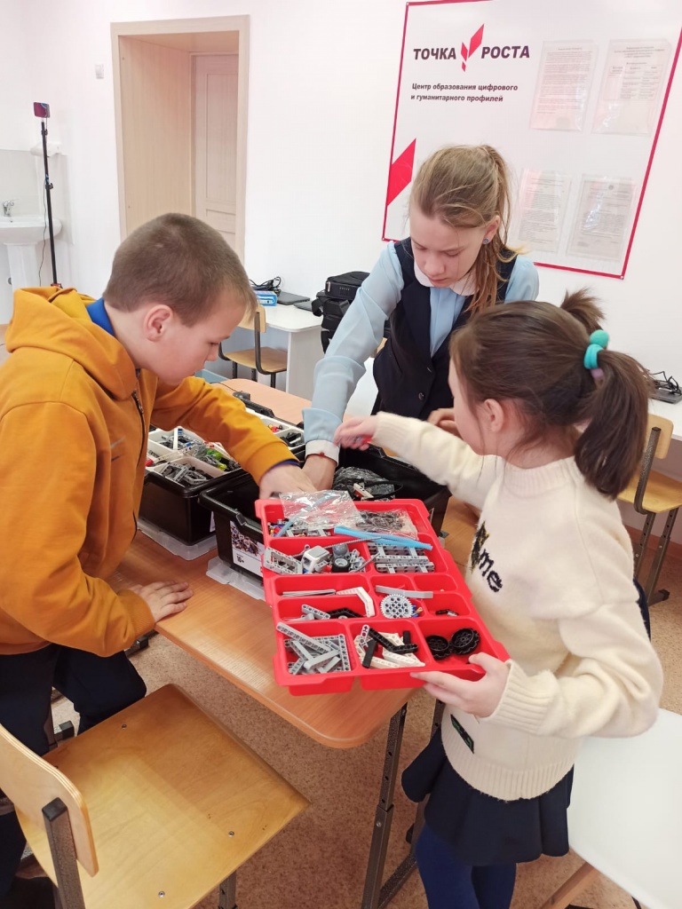 280 детей Усть-Коксинского района посетили занятия мобильного «Кванториума»